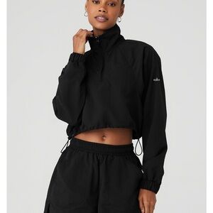 Alo Cropped 1/4 zip Alumni Pull Over - Black - Small